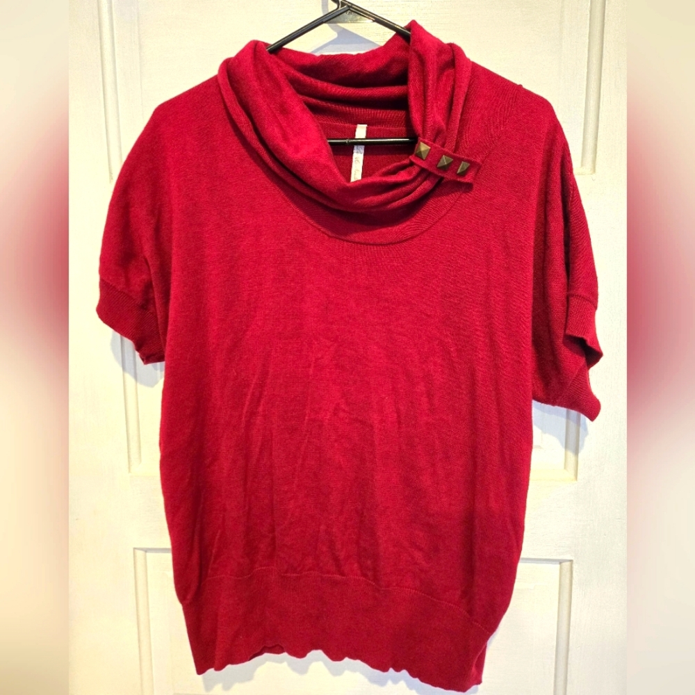 XL short sleeve cowl neck top bt Leo & Nicole